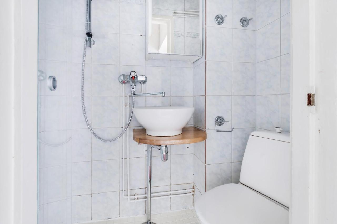 Apartamento Wehost Modern Kitchen Studio With Bright Colours Helsinki Exterior foto
